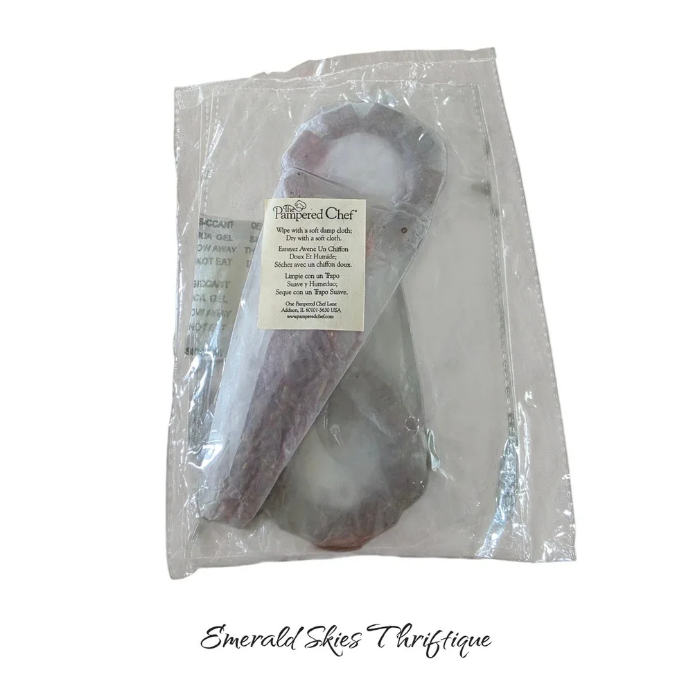 Pampered chef cranberry napkins and tassel napkin rings 2 packs nip free ship